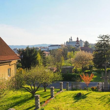 Вилла Dum U Krize Броумов Экстерьер фото
