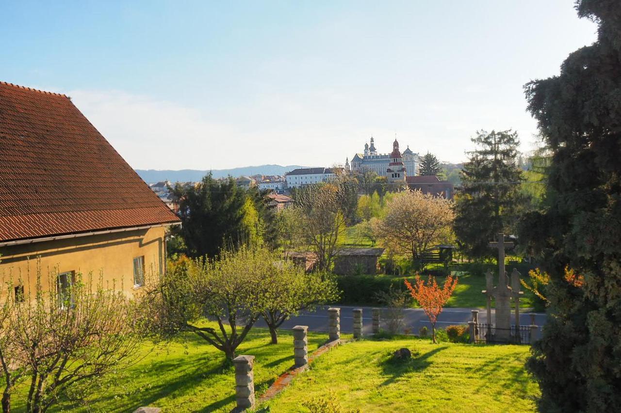 Вилла Dum U Krize Броумов Экстерьер фото